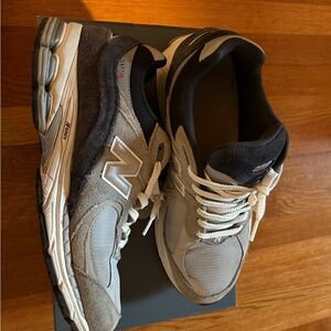 New Balance Men's Black and Gray Sneakers